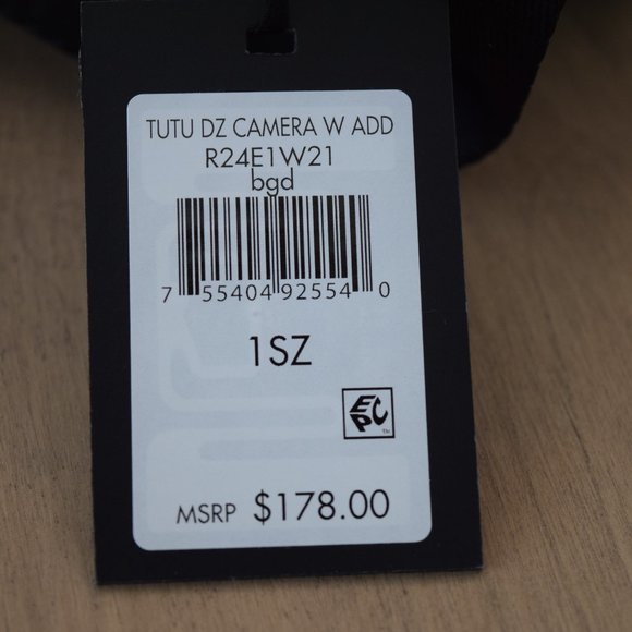 DKNY TUTU DOUBLE ZIP CAMERA CROSSBODY BAG W/ LOGO STRAP - Picture 9 of 9